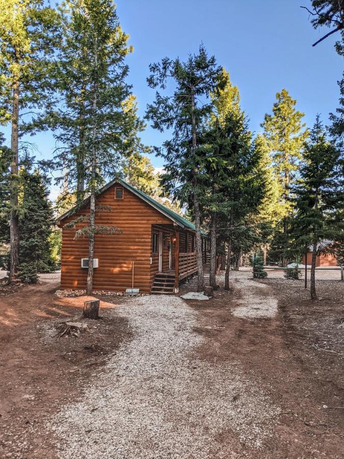 Pinewoods Resort And Rv Park Duck Creek Village Exterior photo